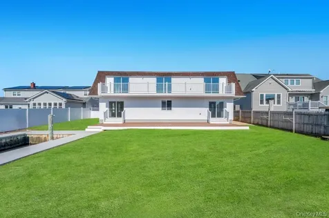 66 Lighthouse Road Babylon NY 11702