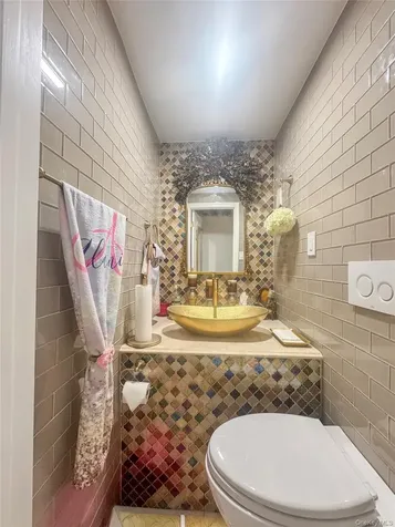 1715 Hering Avenue Bronx NY 10461