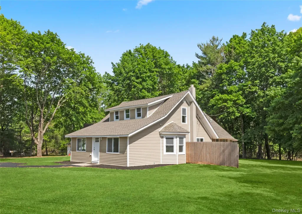 5 Long Pond Road Ridge NY 11961