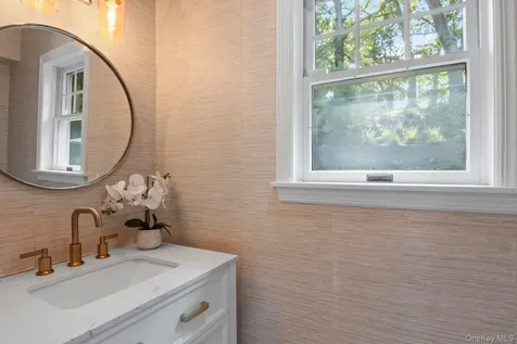 2421 Noyac Road Sag Harbor NY 11963