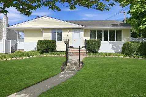 61 Hunter Lane Hicksville NY 11801