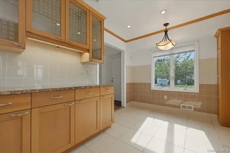 61 Hunter Lane Hicksville NY 11801