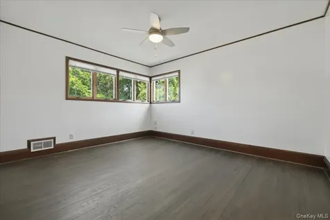 61 Hunter Lane Hicksville NY 11801