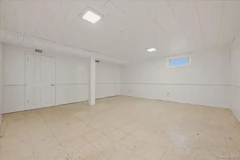 61 Hunter Lane Hicksville NY 11801