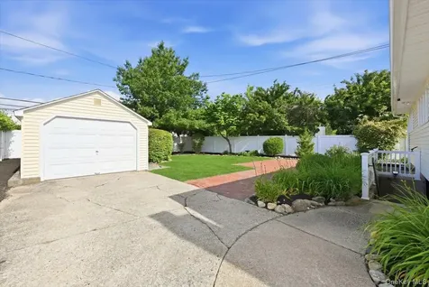 61 Hunter Lane Hicksville NY 11801