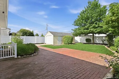 61 Hunter Lane Hicksville NY 11801