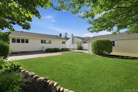 61 Hunter Lane Hicksville NY 11801