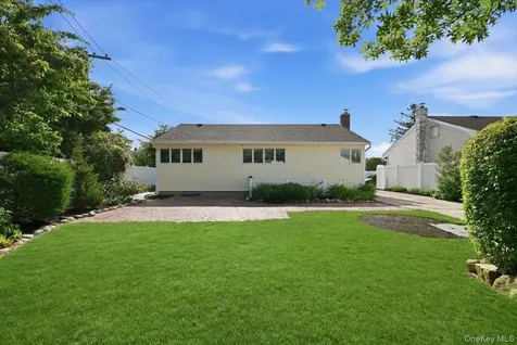 61 Hunter Lane Hicksville NY 11801