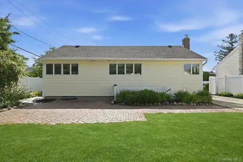 61 Hunter Lane Hicksville NY 11801