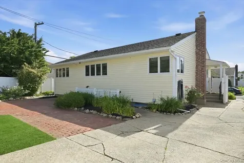 61 Hunter Lane Hicksville NY 11801