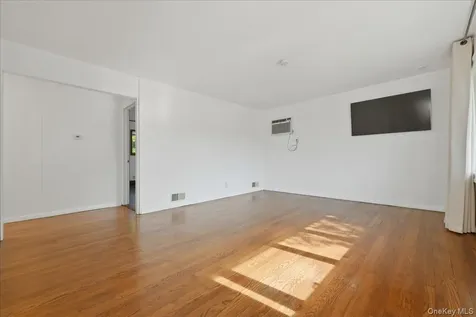 61 Hunter Lane Hicksville NY 11801