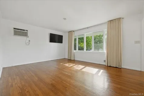 61 Hunter Lane Hicksville NY 11801