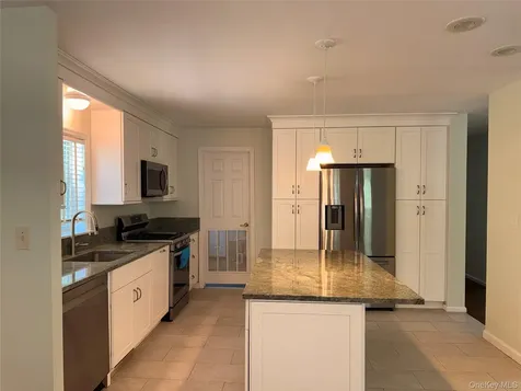 1661 Old Country Road Riverhead NY 11901