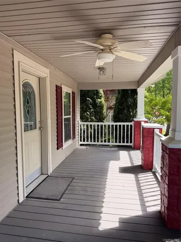 1661 Old Country Road Riverhead NY 11901