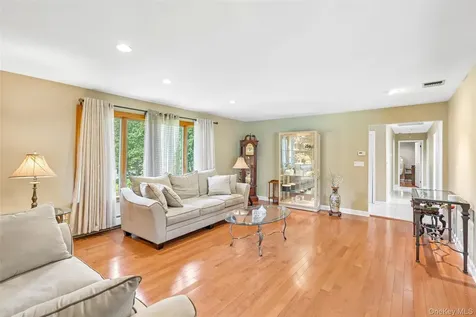 19 S Cranford Road Bardonia NY 10954
