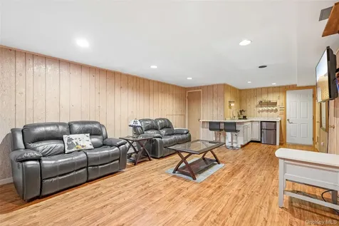 19 S Cranford Road Bardonia NY 10954