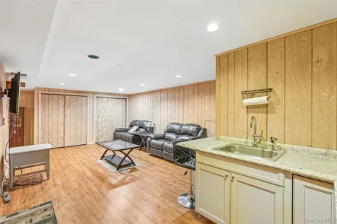 19 S Cranford Road Bardonia NY 10954