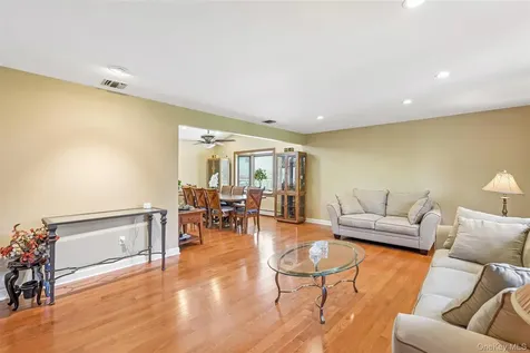 19 S Cranford Road Bardonia NY 10954