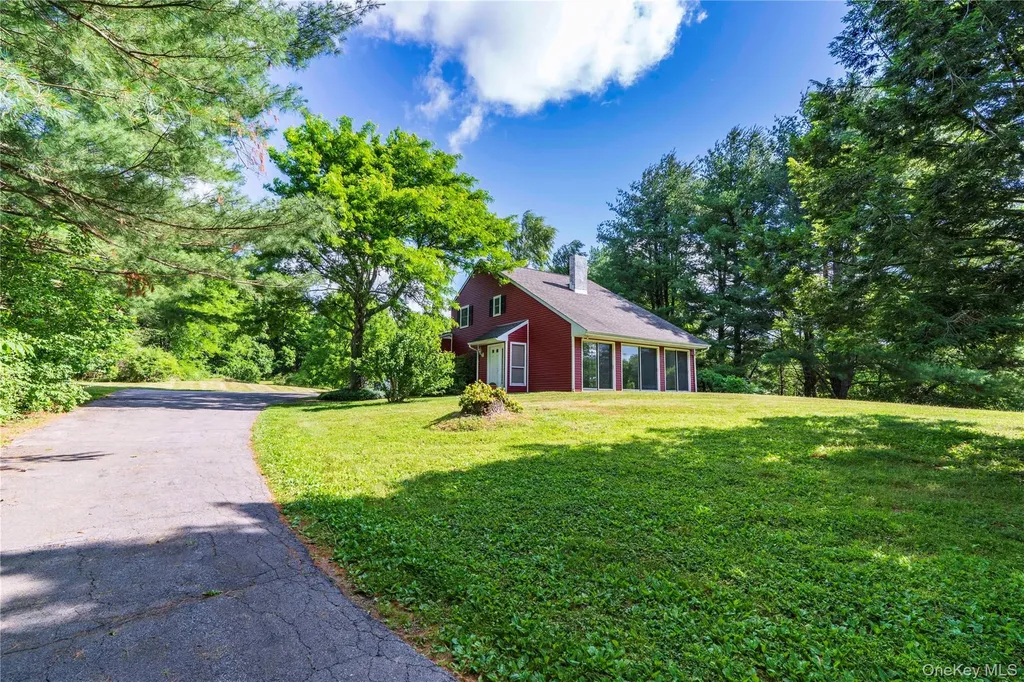27 Goldfinch Drive Salt Point NY 12578