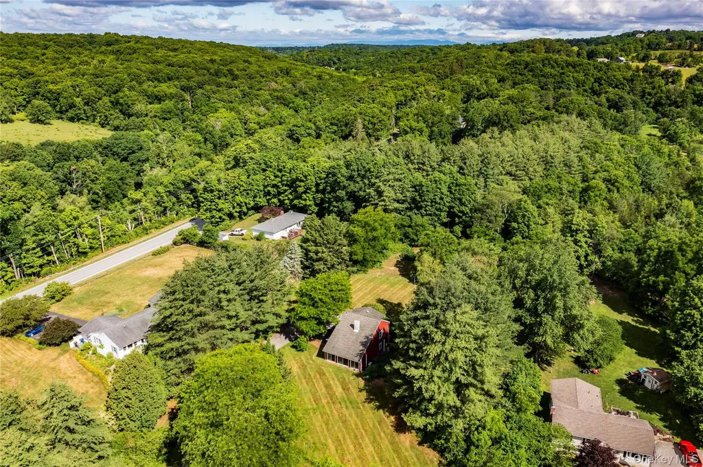 27 Goldfinch Drive Salt Point NY 12578