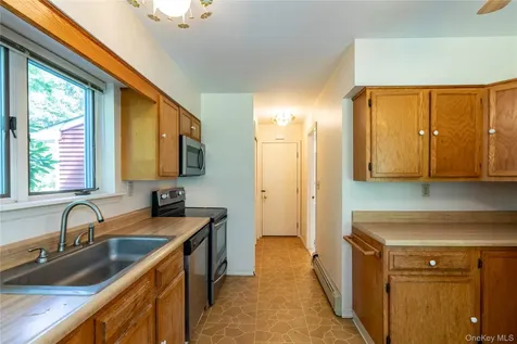 27 Goldfinch Drive Salt Point NY 12578