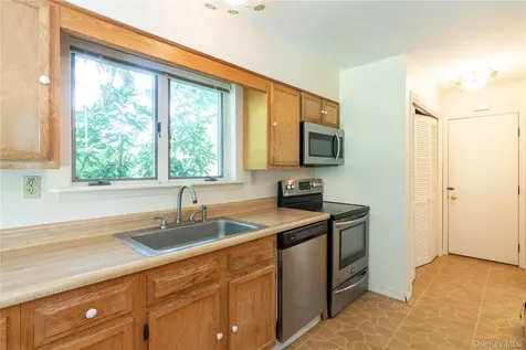 27 Goldfinch Drive Salt Point NY 12578