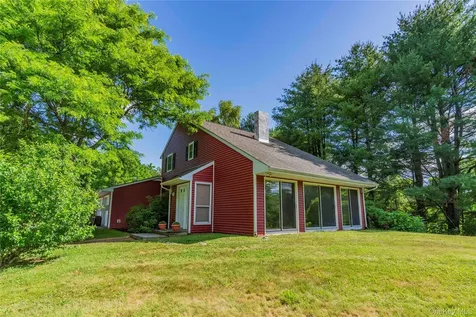 27 Goldfinch Drive Salt Point NY 12578