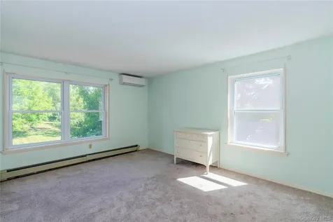 27 Goldfinch Drive Salt Point NY 12578
