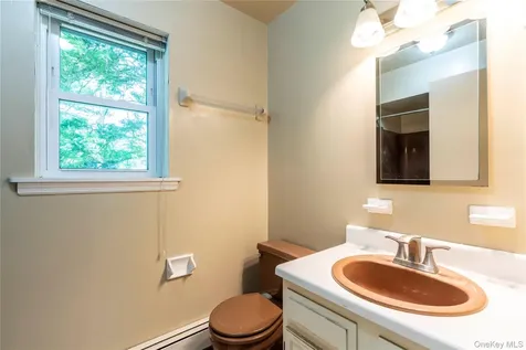 27 Goldfinch Drive Salt Point NY 12578