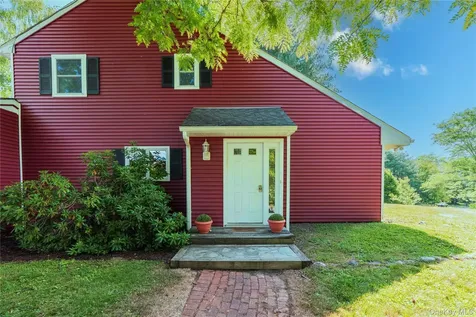 27 Goldfinch Drive Salt Point NY 12578
