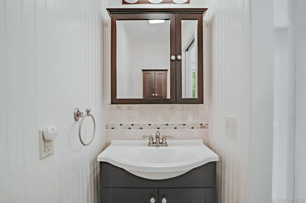 34 Contour Lane Salt Point NY 12578