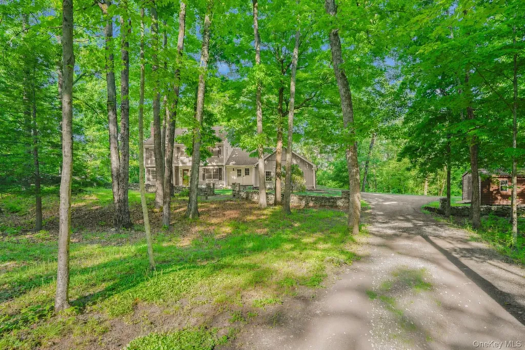 34 Contour Lane Salt Point NY 12578