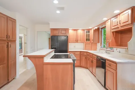 34 Contour Lane Salt Point NY 12578