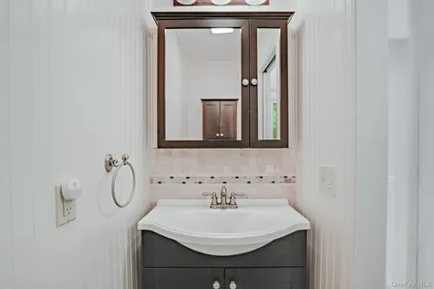 34 Contour Lane Salt Point NY 12578