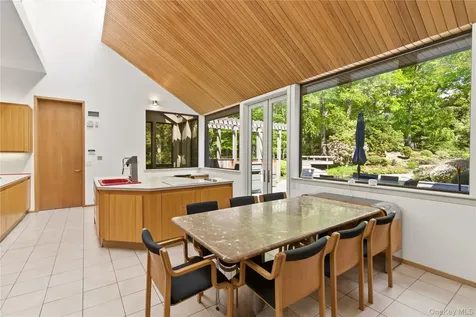 6 Deepwood Court Old Westbury NY 11568