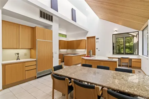 6 Deepwood Court Old Westbury NY 11568