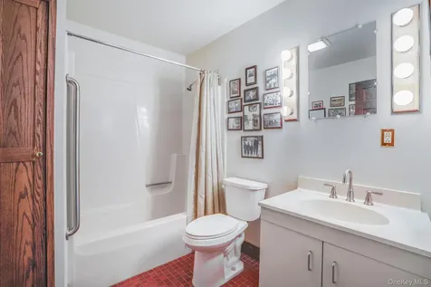8 Kingwood Park Poughkeepsie NY 12601