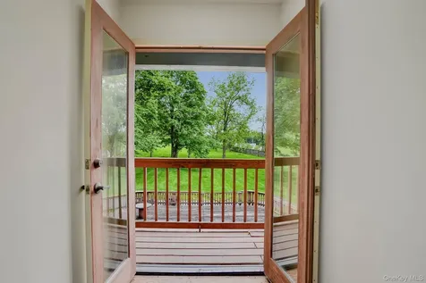8 Kingwood Park Poughkeepsie NY 12601