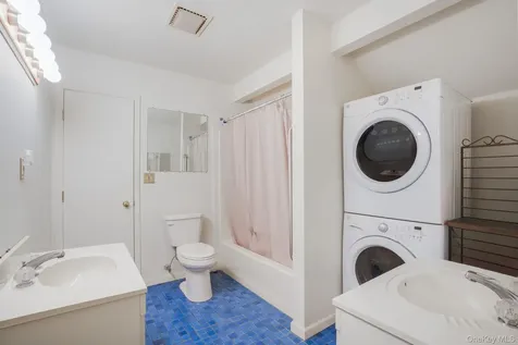 8 Kingwood Park Poughkeepsie NY 12601