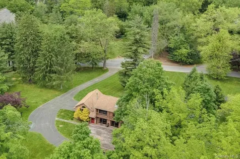 8 Kingwood Park Poughkeepsie NY 12601