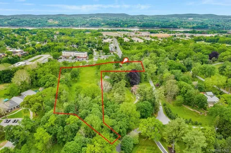 8 Kingwood Park Poughkeepsie NY 12601