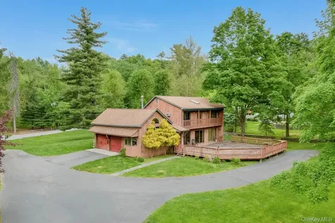 8 Kingwood Park Poughkeepsie NY 12601