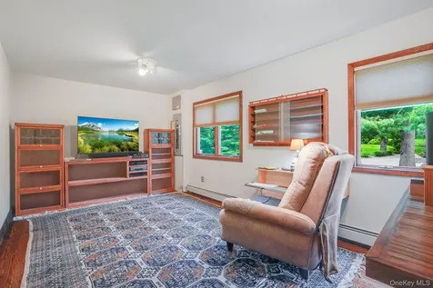 8 Kingwood Park Poughkeepsie NY 12601