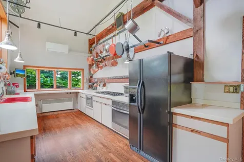 8 Kingwood Park Poughkeepsie NY 12601