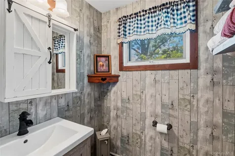 355 Woodland Avenue Manorville NY 11949