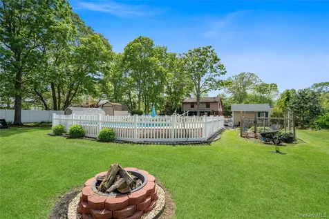 355 Woodland Avenue Manorville NY 11949