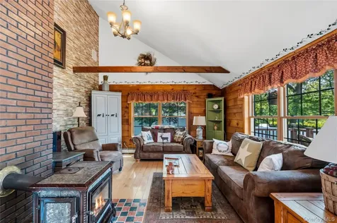 355 Woodland Avenue Manorville NY 11949