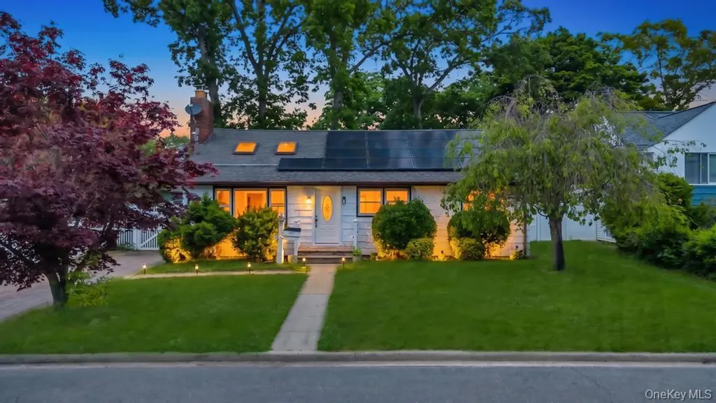 59 E Cedar Street Massapequa NY 11758