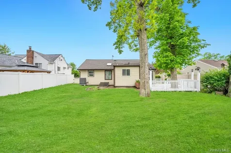 59 E Cedar Street Massapequa NY 11758