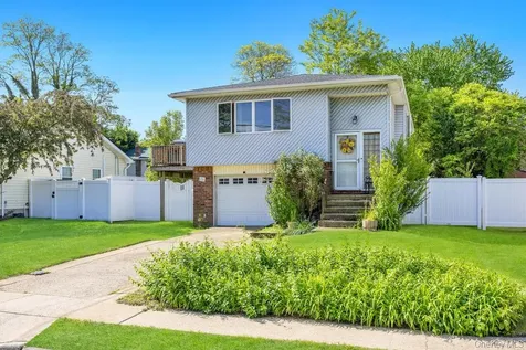 16 E Grove Street Massapequa NY 11758